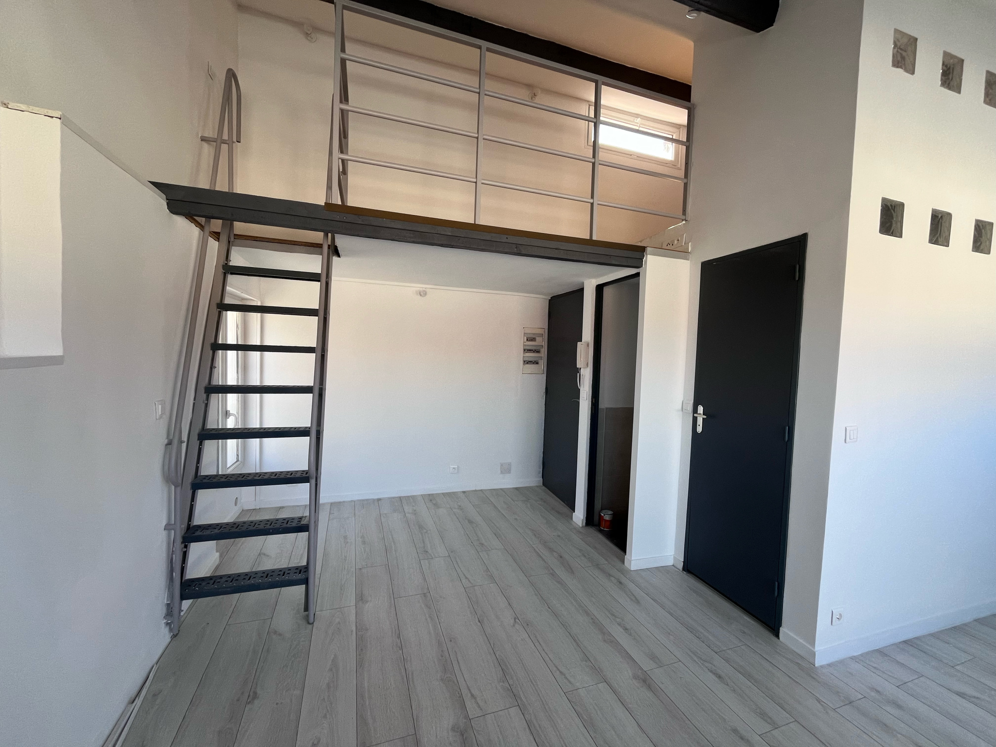 Image_, Studio, Cuers, ref :PCVST270001340