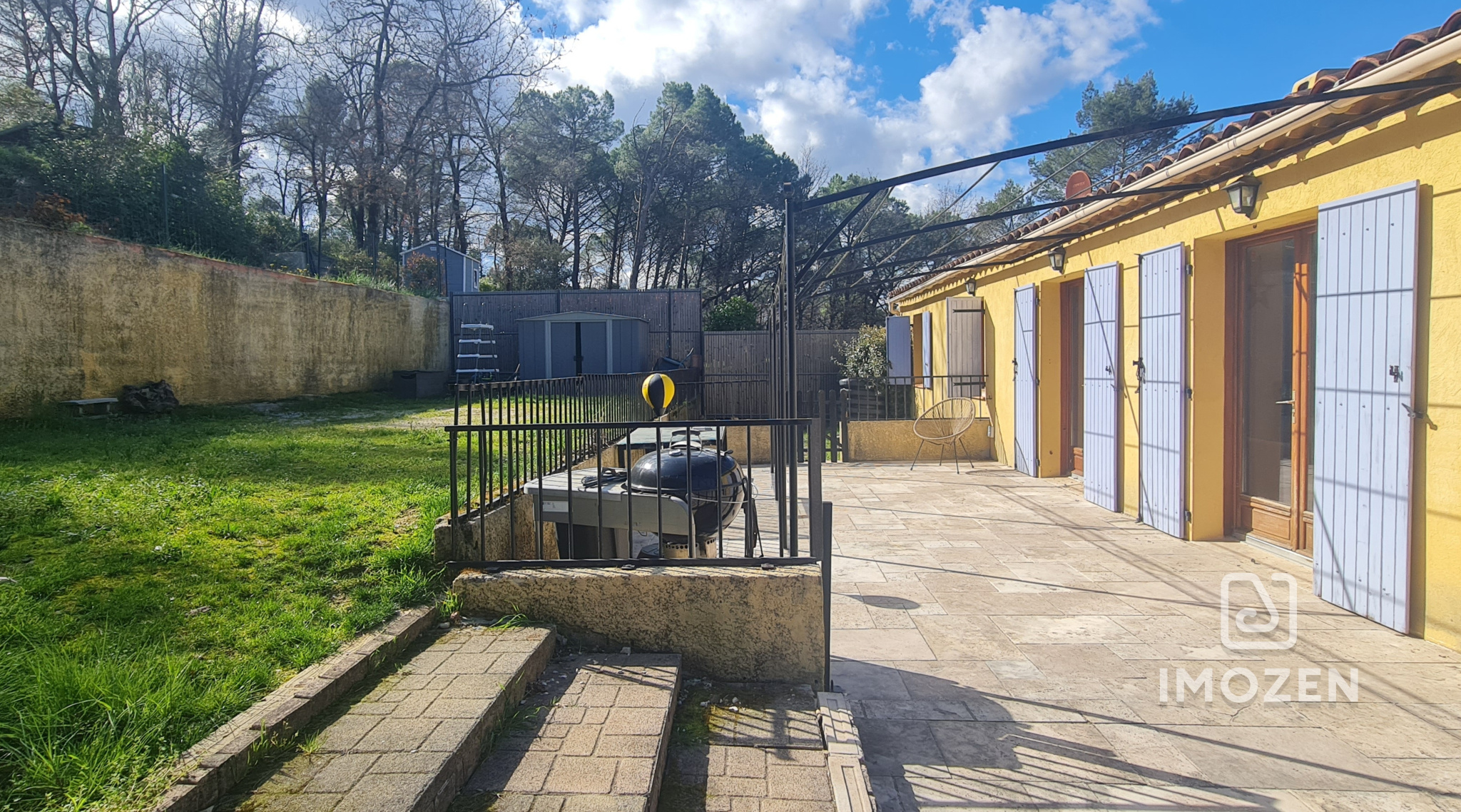 Maison de plain-pied 4 chambres   Terrain 1 572 m²   Secteur calme