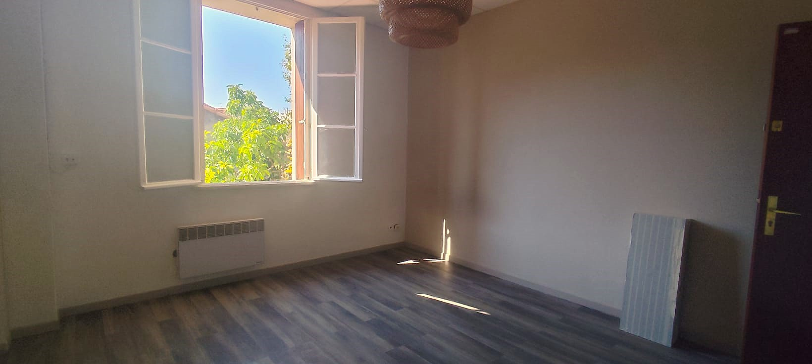 Image_, Studio, Toulon, ref :DSLST250001183