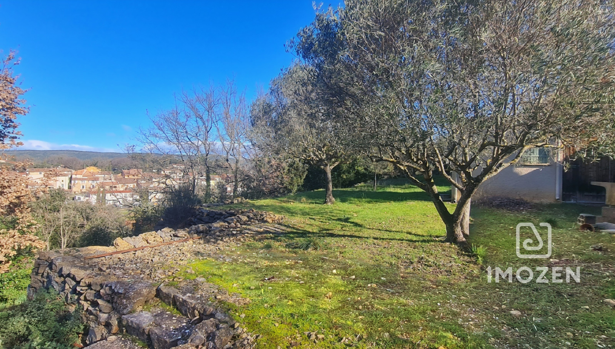 Maison  T5 - 103 m² - Terrain arboré de 2 710 m²